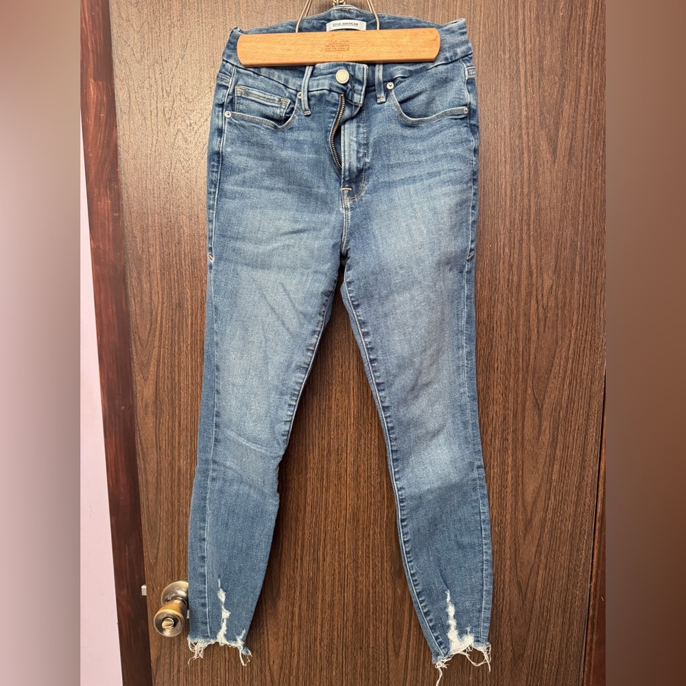 GOOD AMERICAN GOOD LEGS CROPPED LIGHT WASH JEANS SIZE 4 25.5” INSEAM